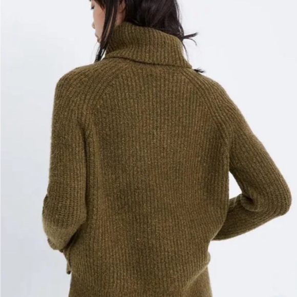 Madewell Mercer Turtleneck Sweater in Coziest Yarn - Picture 3 of 7